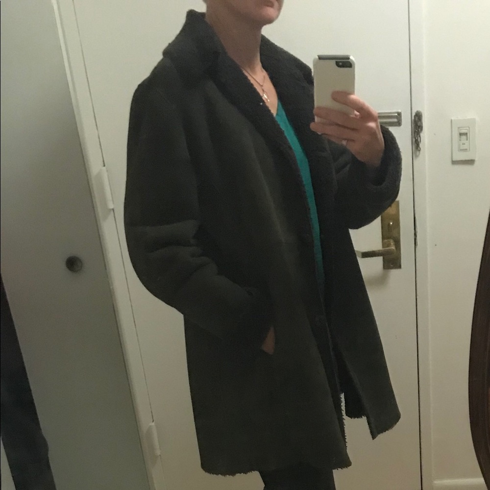 Shari’s brand Dark brown shearling coat size L
